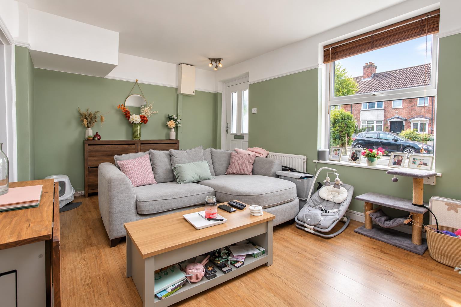 3 bed property in Newstead Walk, Carshalton
